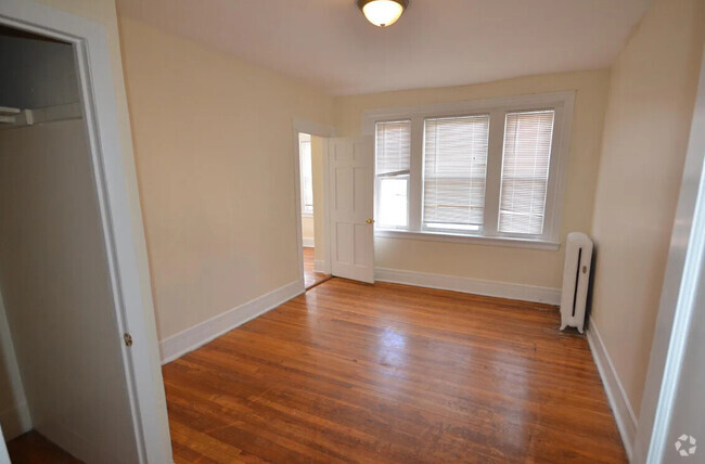 Building Photo - 245 Kelton St Rental