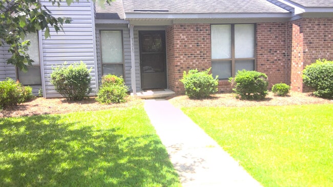 Building Photo - 736 Colony Pl