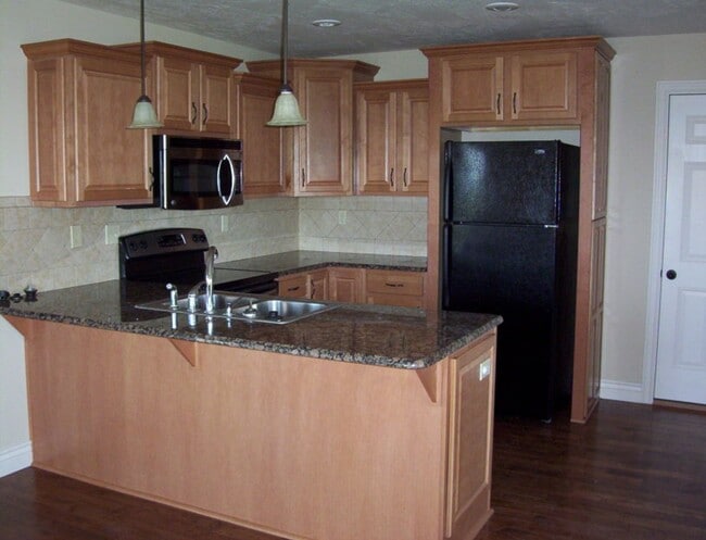 Photo - Beautiful 3 bedroom house in a quiet HOA neighborhood with lots of perks!