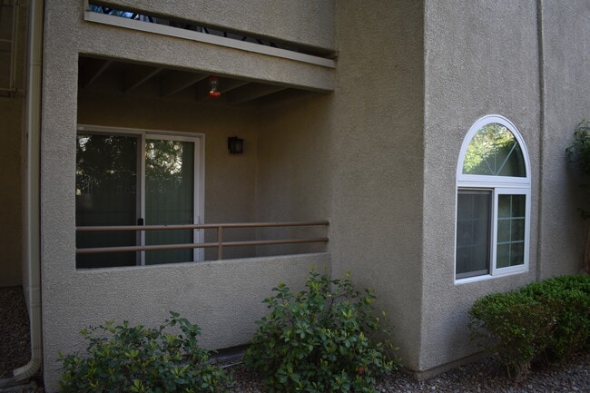 Building Photo - 3145 E Flamingo Rd Unit 1017
