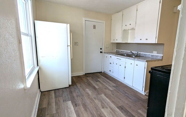 Photo - 1969 Wood St