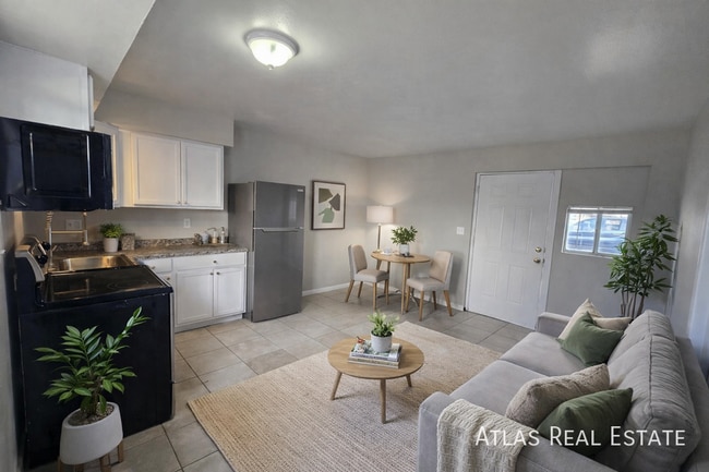 Building Photo - 757 E Millett Ave Unit B