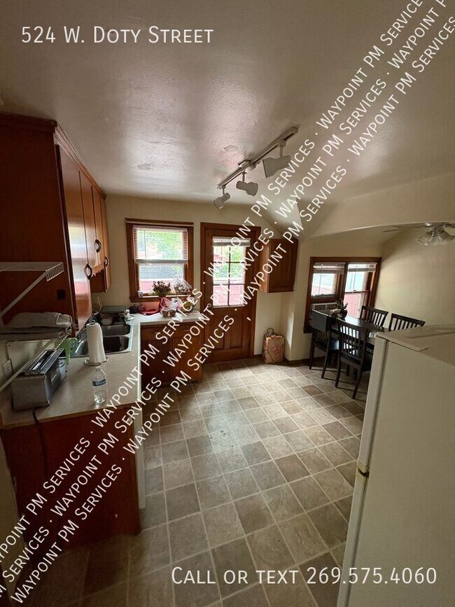 Photo - 524 W Doty St