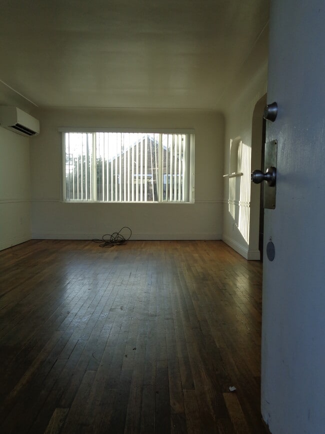 Photo - 2515-MHH2515 Laurel Ave NE