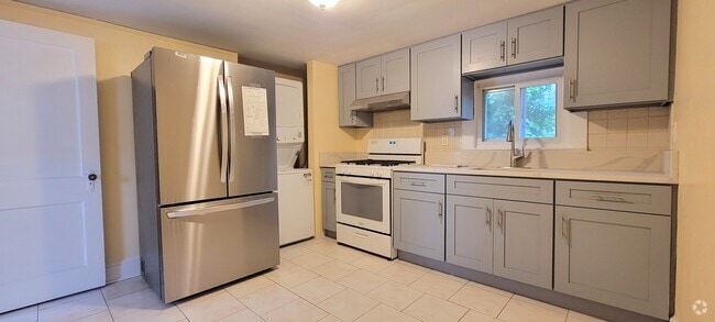 Building Photo - 241 Main St Unit 2 Rental