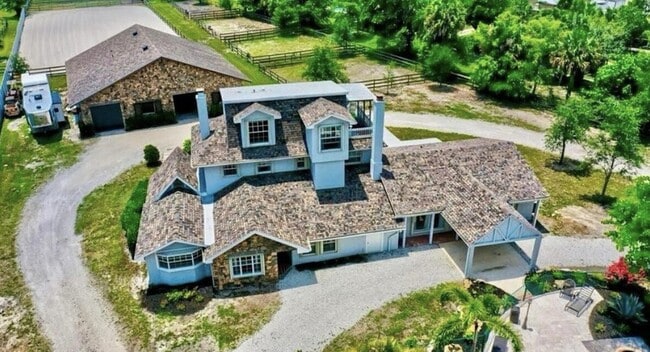 Building Photo - 502 Rambling Dr Cir Unit #2