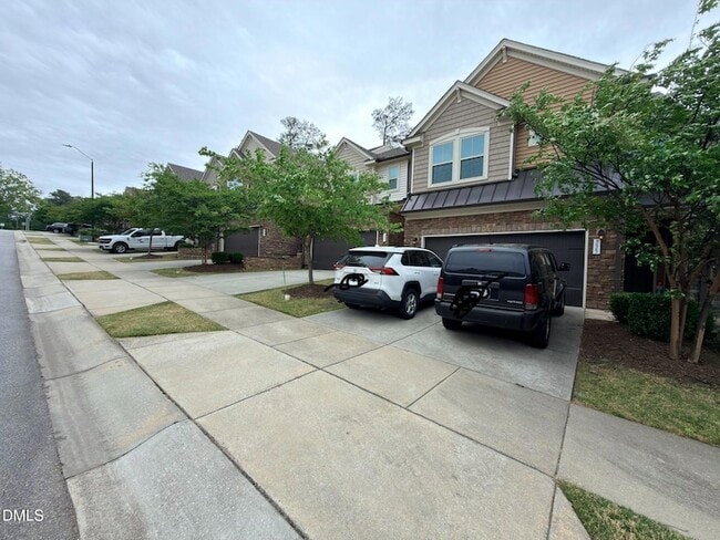 Photo - 735 Lampwick Ln