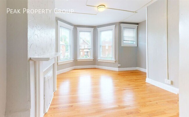 Photo - 2355 N High St