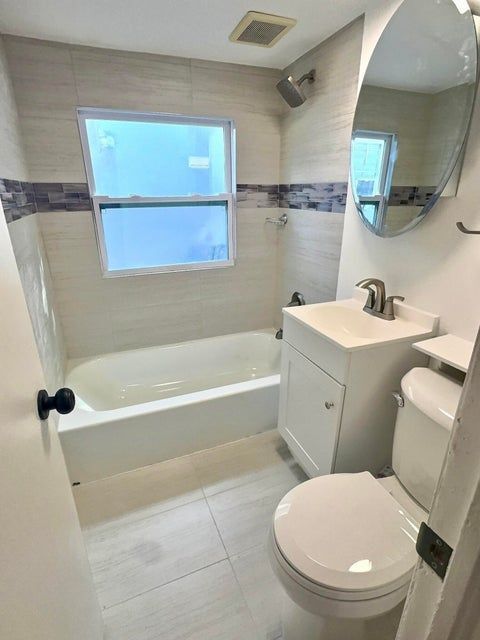 Photo - 1122 SW 2nd Ct Unit 1 4