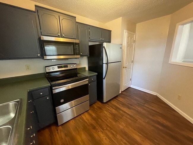 Photo - 1004 Creekside Pl