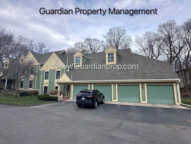 Building Photo - Plymouth Town Home, 1 Car Garage, Dishwasher, In Unit Laundry, Patio