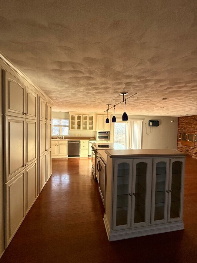 Photo - Beverly Manor 946 Unit 1