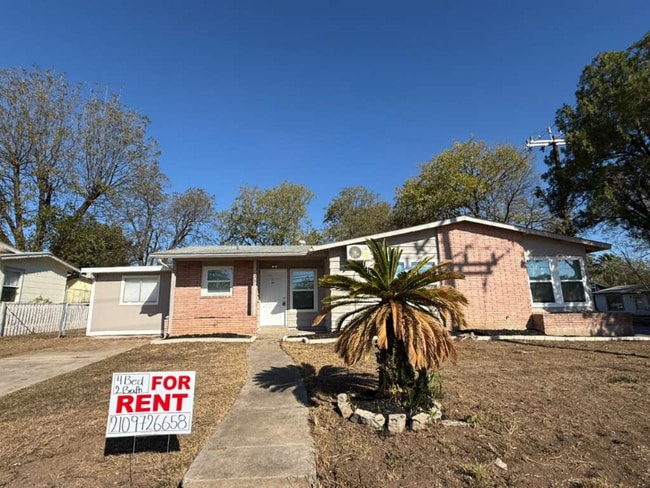 Photo - 331 Lanark Dr