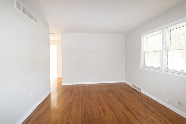 Photo - 2804 Isherwood Dr Unit B