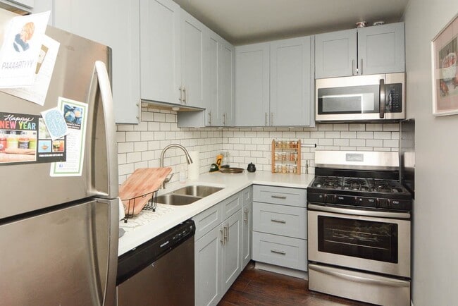 Photo - 7319 N Rogers Ave Unidad 401