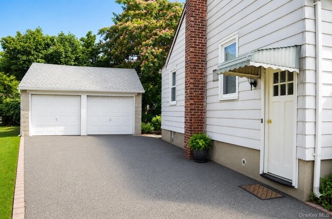 Photo - 1777 Stone Ave