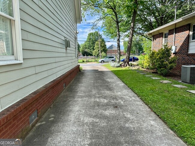 Photo - 1594 Hardin Ave