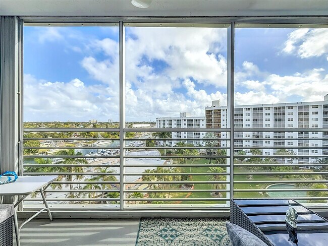 Photo - 2731 NE 14th Street Causeway Unidad 812