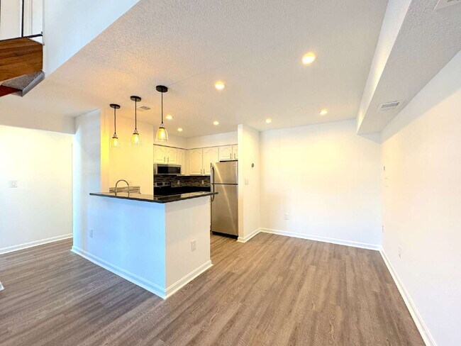 Photo - Stunning Top-Floor Penthouse Condo – Loaded with Luxury Upgrades! Unidad #I