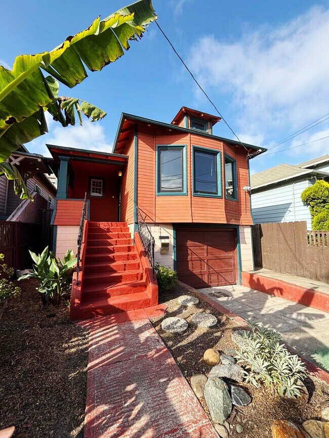 Photo - 823 Apgar St House