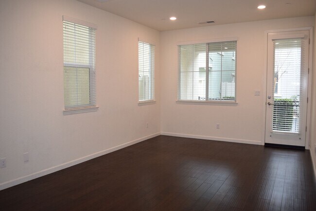 Photo - 2073 Mannington Pl