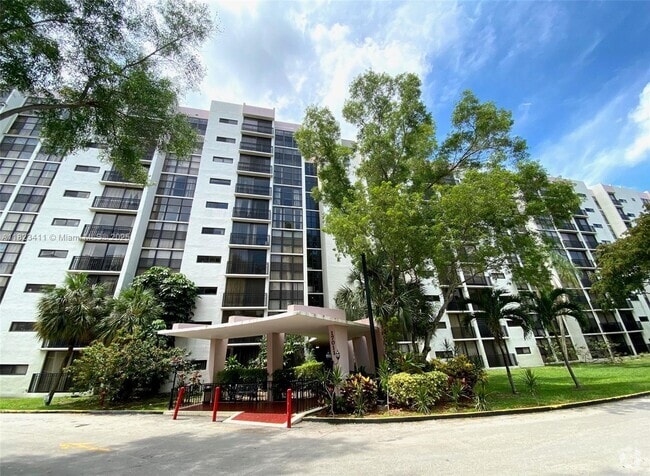Building Photo - 17011 N Bay Rd Unit 711 Rental
