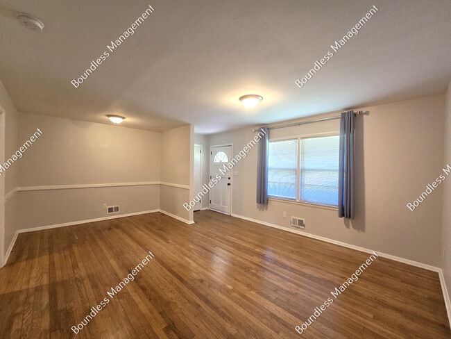 Photo - 2572 Woodgreen Dr