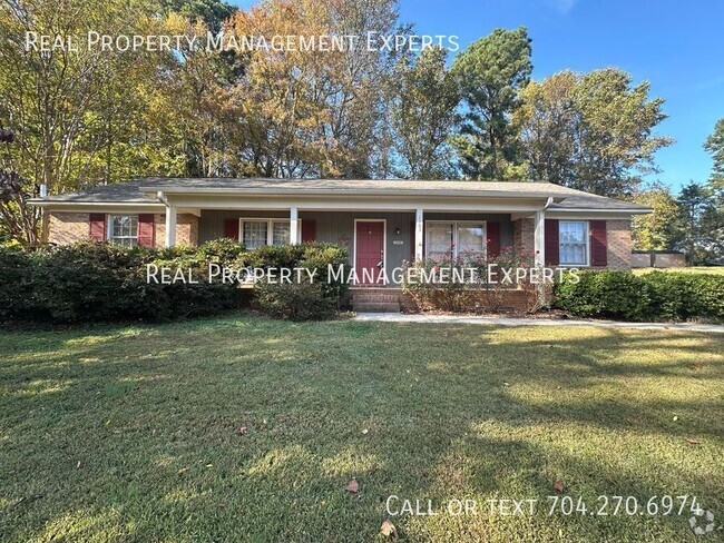 Building Photo - **MOVE IN SPECIAL!**Charming 3BR/2.5BA Ran... Rental