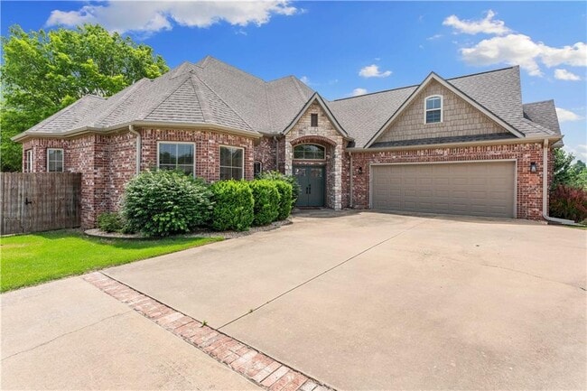 Building Photo - 501 SE Eaton St