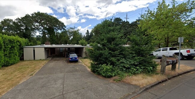 Building Photo - 1501 NW Woodland Dr Unit 1507