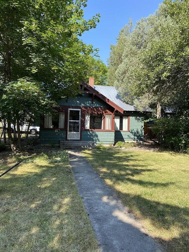 Building Photo - 304 Dakota Ave