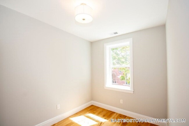 Photo - 66 Lubec St Unidad 1