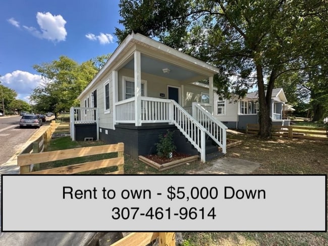 Building Photo - 1601 Center St S