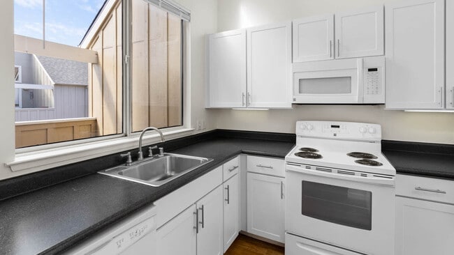 Cocina - Riva Terra Apartments at Redwood Shores