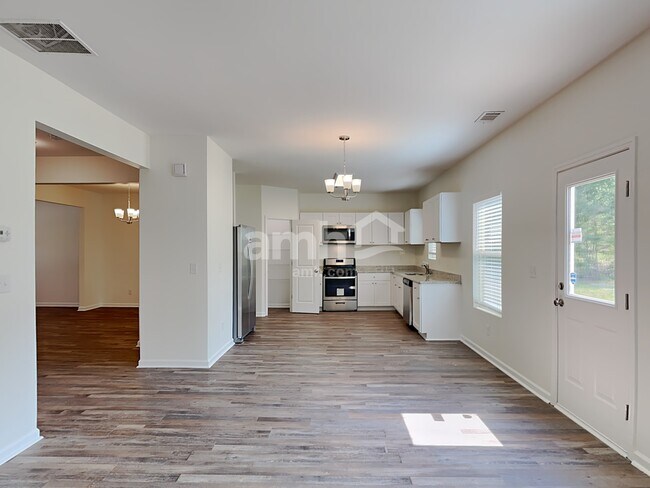 Photo - 290 Maxton Ave