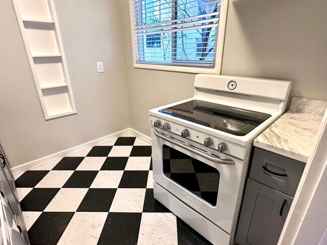 Photo - Bellevue Apartments