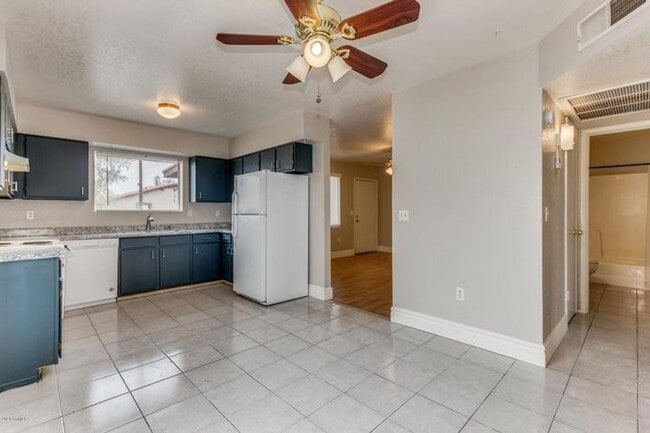 Photo - 3142 E Cicero St Unit 102