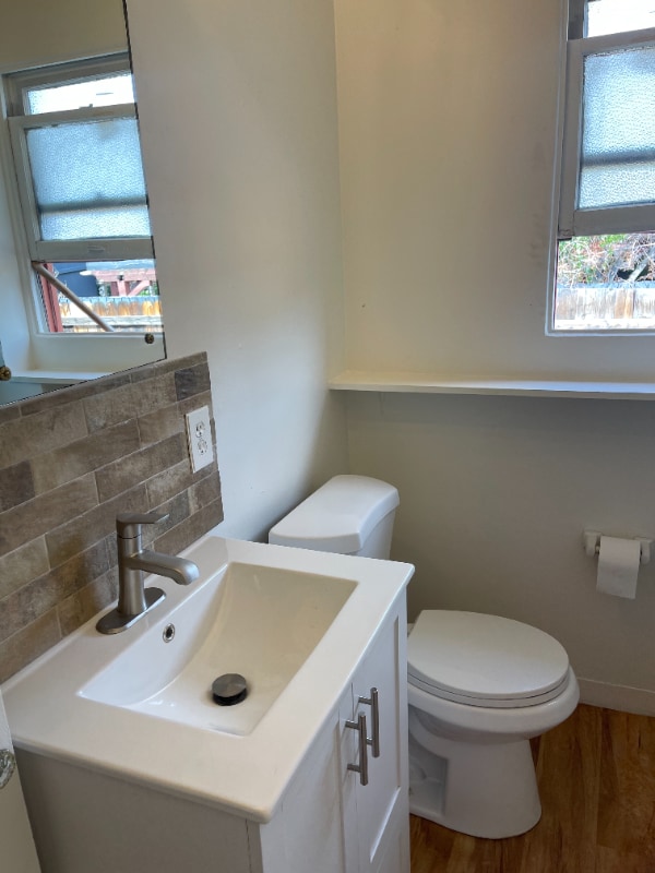 Photo - 612 W Plumb Ln