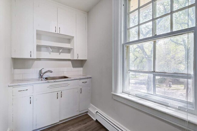 Photo - Otis Apartments