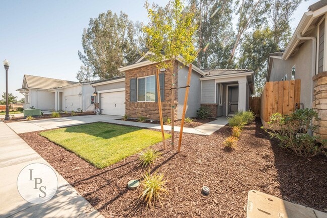 Photo - Newer East Clovis Home, 4BR/2BA, with Sola...