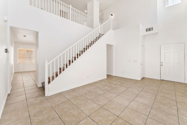Photo - Cute 5 Bedroom Home with a 3 Car Garage!