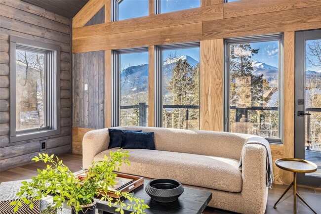 Building Photo - Fully Remodeled 4 bedroom Home in Hamilton...