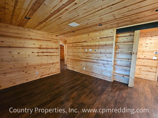 Photo - Country Living with 4 Bedrooms plus an Office!