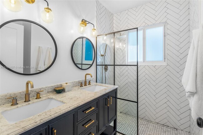 Photo - 829 Lorca St