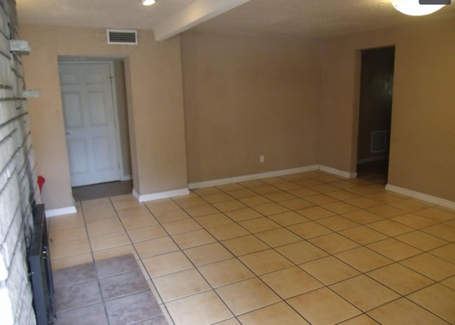 Photo - 31 Ranchitos Rd NW