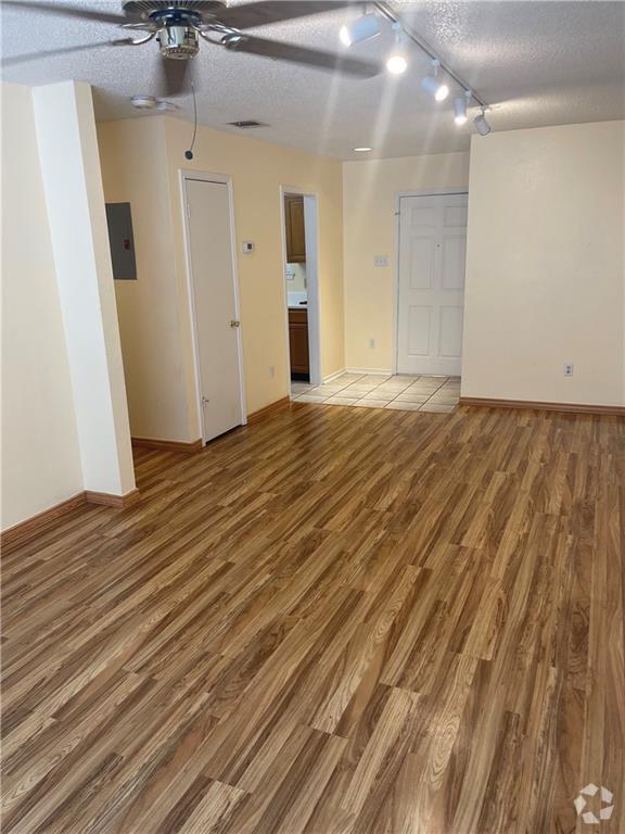 Building Photo - 2409 Leon St Unit 206 Rental
