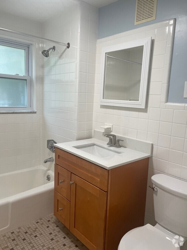 Building Photo - 46 Waverley Ave Unit Waverley Ave Rental