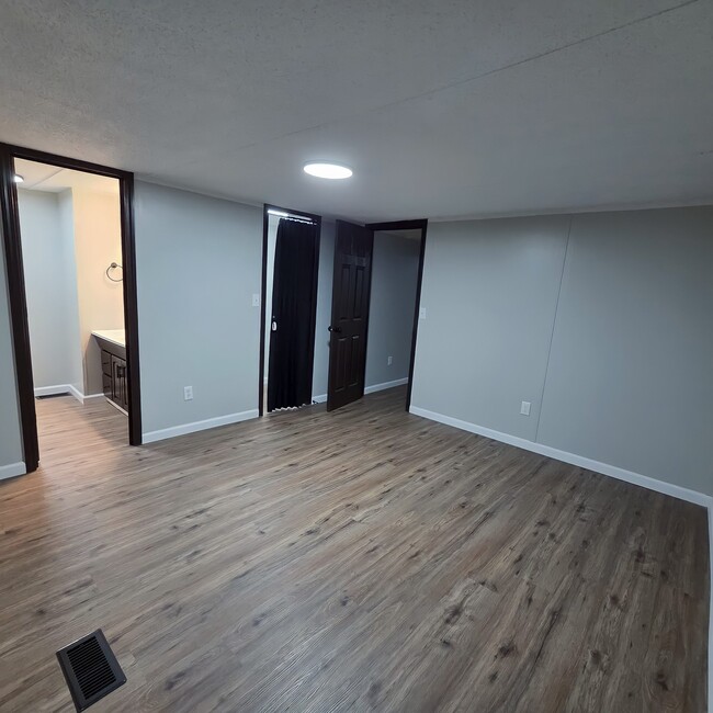Photo - 93 Deerwood Park