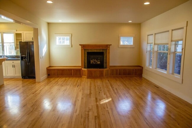 Photo - 1690 N W Lepage Pl Unidad #1