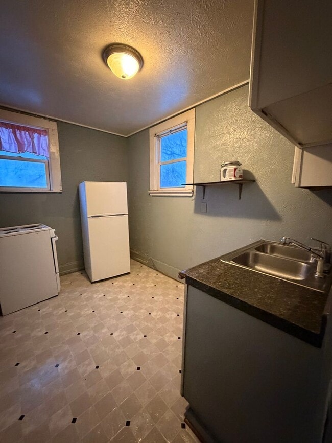 Building Photo - 419 W Marion St Unit 419 West Marion Street- C